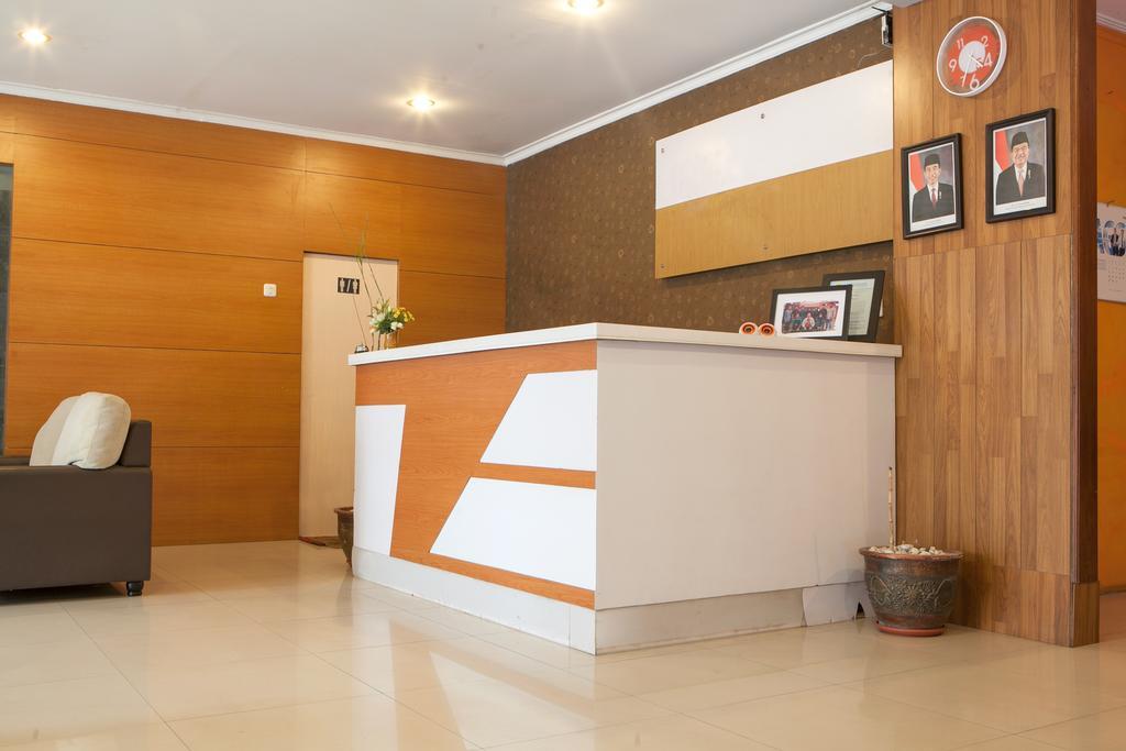 Reddoorz Syariah Near Btc Fashion Mall Bandung Exterior foto